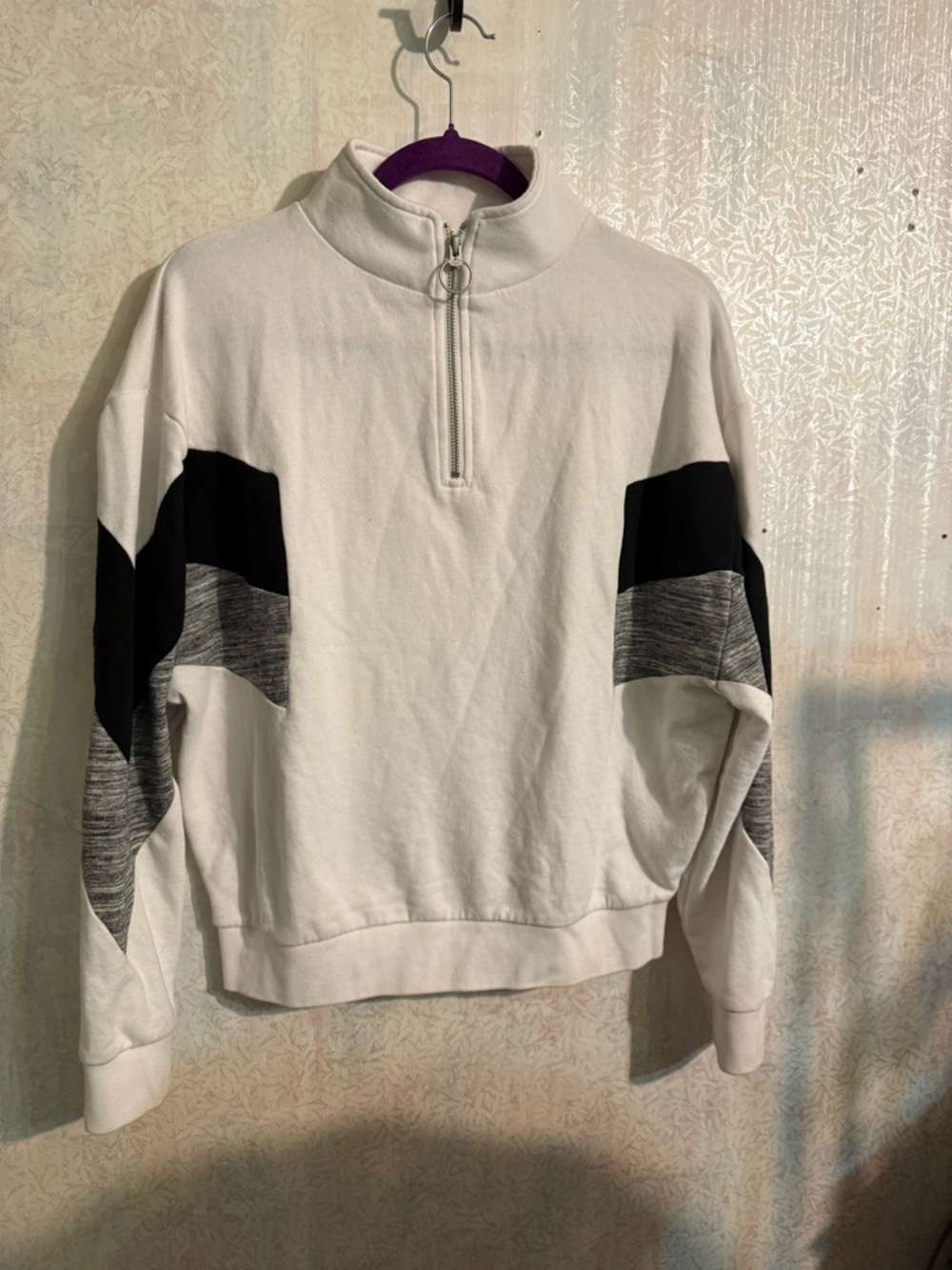 Victoria's Secret Women’s White Half-Zip With Chevron Black & Gray Accents Sz XS